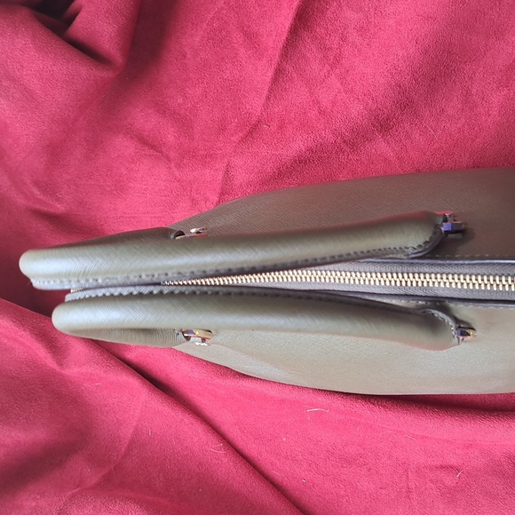 Michael Kors Olive Green Leather Shoulder/ Crossbody Bag Excellent Used Cond. - Picture 7 of 15